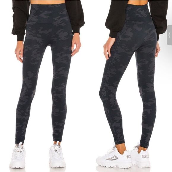 NWT Spanx Look At Me Now Leggings Black Camo Small - Picture 1 of 13